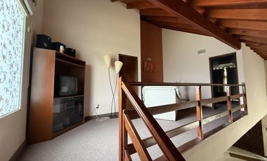 Lote 1300 m² con Piscina y Suite con Vestidor – Venta Directa y Amoblada” ***OPORTUNIDAD***