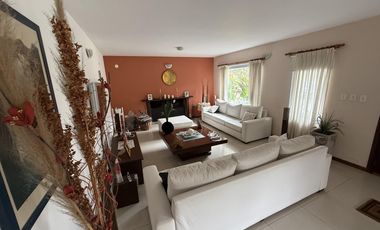 Lote 1300 m² con Piscina y Suite con Vestidor – Venta Directa y Amoblada” ***OPORTUNIDAD***