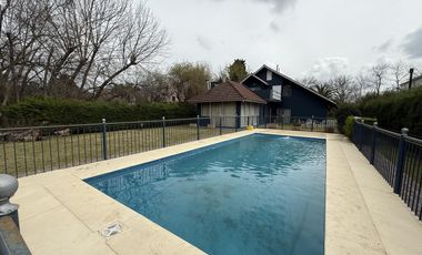 Lote 1300 m² con Piscina y Suite con Vestidor – Venta Directa y Amoblada” ***OPORTUNIDAD***