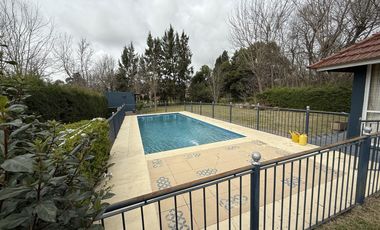 Lote 1300 m² con Piscina y Suite con Vestidor – Venta Directa y Amoblada” ***OPORTUNIDAD***