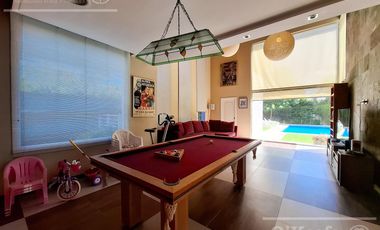 Casa en venta con tres dormitorios en suites, escritorio y  amplio playroom en Fincas de Iraola II