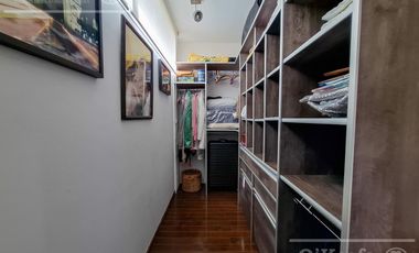 Casa en venta con tres dormitorios en suites, escritorio y  amplio playroom en Fincas de Iraola II