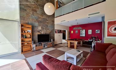 Casa en venta con tres dormitorios en suites, escritorio y  amplio playroom en Fincas de Iraola II