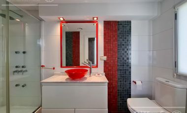 Casa en venta con tres dormitorios en suites, escritorio y  amplio playroom en Fincas de Iraola II