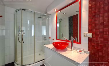 Casa en venta con tres dormitorios en suites, escritorio y  amplio playroom en Fincas de Iraola II