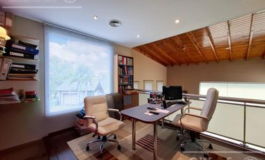 Casa en venta con tres dormitorios en suites, escritorio y  amplio playroom en Fincas de Iraola II
