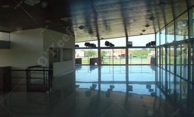 Casa en venta con tres dormitorios en suites, escritorio y  amplio playroom en Fincas de Iraola II
