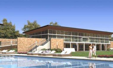 Casa en venta con tres dormitorios en suites, escritorio y  amplio playroom en Fincas de Iraola II