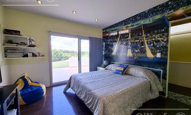 Casa en venta con tres dormitorios en suites, escritorio y  amplio playroom en Fincas de Iraola II