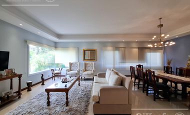 Casa en venta con tres dormitorios en suites, escritorio y  amplio playroom en Fincas de Iraola II