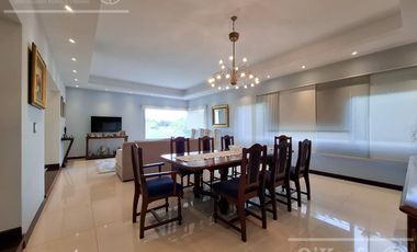 Casa en venta con tres dormitorios en suites, escritorio y  amplio playroom en Fincas de Iraola II