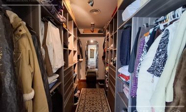Casa en venta con tres dormitorios en suites, escritorio y  amplio playroom en Fincas de Iraola II