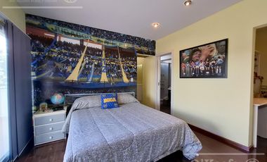 Casa en venta con tres dormitorios en suites, escritorio y  amplio playroom en Fincas de Iraola II