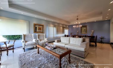 Casa en venta con tres dormitorios en suites, escritorio y  amplio playroom en Fincas de Iraola II