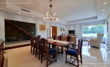 Casa en venta con tres dormitorios en suites, escritorio y  amplio playroom en Fincas de Iraola II