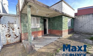 Casa 3 ambientes a reciclar, Quilmes Sur