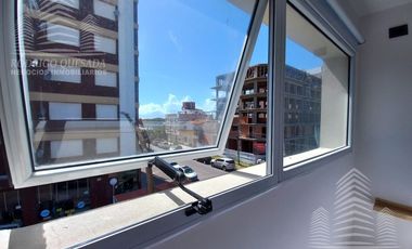 Excelente departamento 3 ambientes al frente, Sarmiento y Newbery!!