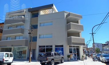 Excelente departamento 3 ambientes al frente, Sarmiento y Newbery!!