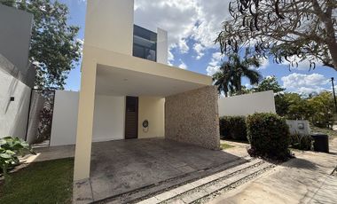 CASA DE 2 PLANTAS, ALBERCA Y PANELES SOLARES EN VENTA | PRIVADA ARBOREA