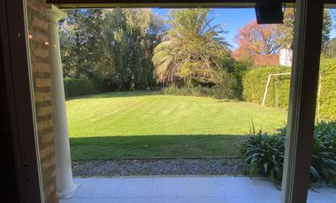 Venta - Casa 5 amb. Pileta, Jardín y Quincho - 2 Lotes / Los Ñanduces