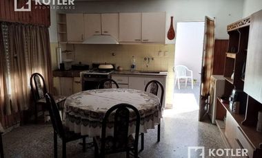 Casa con 2 Departamentos Venta en BLOCK - Temperley