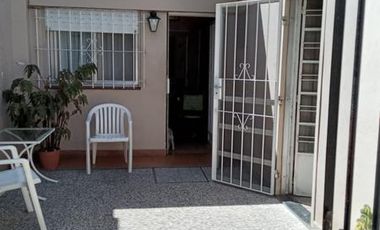 Casa con 2 Departamentos Venta en BLOCK - Temperley