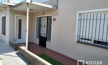 Casa con 2 Departamentos Venta en BLOCK - Temperley