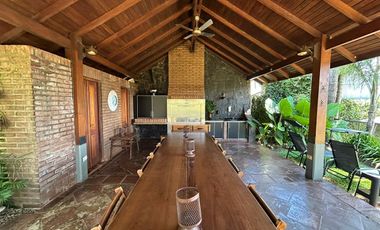 EXCLUSIVA CASA EN VENTA CON VISTA AL RÍO PARANÁ, POSADAS