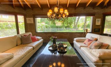 Casa en venta en Abril Country Club Hudson Berazategui de 6 ambientes