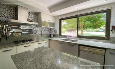 Casa en venta en Abril Country Club Hudson Berazategui de 6 ambientes