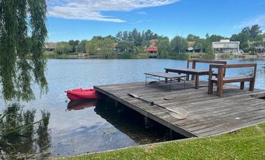 Casa al agua en barrio La laguna -Rincón de Milberg