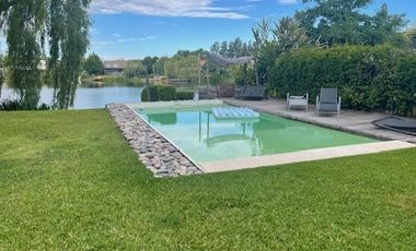 Casa al agua en barrio La laguna -Rincón de Milberg