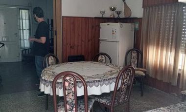 Casa con  2 Departamentos Venta en BLOCK - Temperley