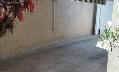 Casa con  2 Departamentos Venta en BLOCK - Temperley