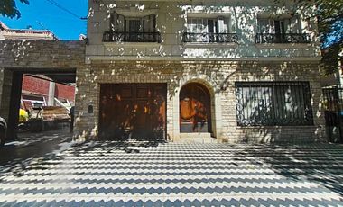 CASA DE CATEGORÍA EN VENTA 5TA SECCIÓN CUATRO DORMITORIOS CON TOUR VIRTUAL