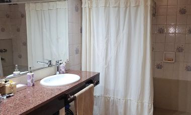 Casa céntrica a 3 cuadras de la peatonal. Excelente propuesta de venta
