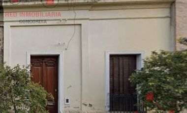 Casa céntrica a 3 cuadras de la peatonal. Excelente propuesta de venta