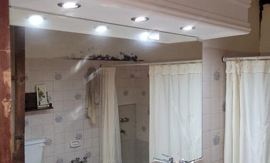 Casa céntrica a 3 cuadras de la peatonal. Excelente propuesta de venta