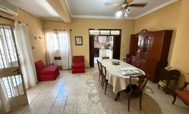 Venta - Casa de 4 dormitorios - Santa Fe, Barrio centro.
