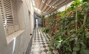 Venta - Casa de 4 dormitorios - Santa Fe, Barrio centro.