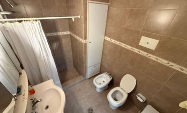 Venta - Casa de 4 dormitorios - Santa Fe, Barrio centro.