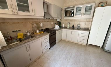 Venta - Casa de 4 dormitorios - Santa Fe, Barrio centro.