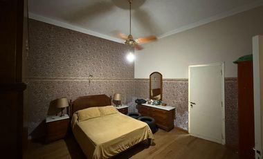 Venta - Casa de 4 dormitorios - Santa Fe, Barrio centro.