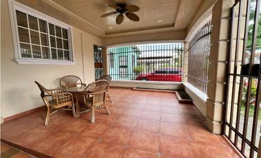 CASA EN VENTA EN VILLA LUCRE