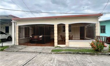 CASA EN VENTA EN VILLA LUCRE