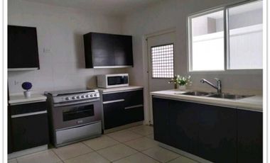 SE ALQUILA Y VENDE CASA EN BRISAS DEL GOLF