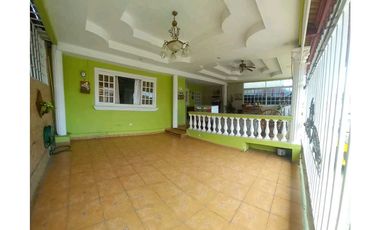 SE VENDE CASA EN LA CASTELLANA EL CRISOL