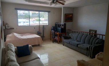 SE VENDE CASA EN LA CASTELLANA EL CRISOL