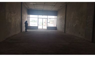 Se Alquila Local en Brisas Del Golf 121 Mtrs