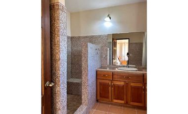 VENDO CASA ESTILO DUPLEX DE 02 HAB 600M2 EN BOQUETE
